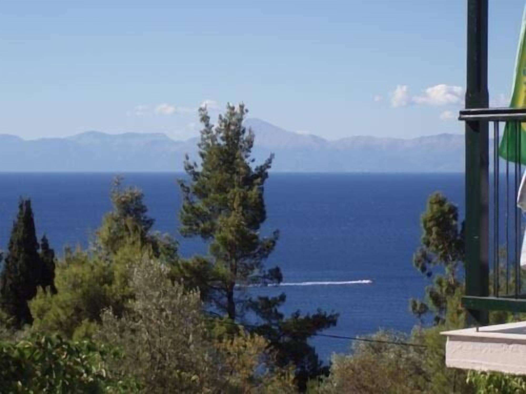 Pelagos Stafylos Buitenkant foto